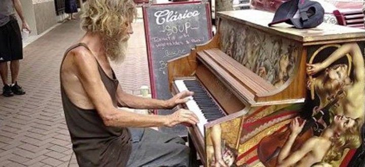 Quando Sarasota, na Flórida (EUA), instalou pianos nas ruas da cidade, ninguém imaginava o que essa experiência poderia resultar.